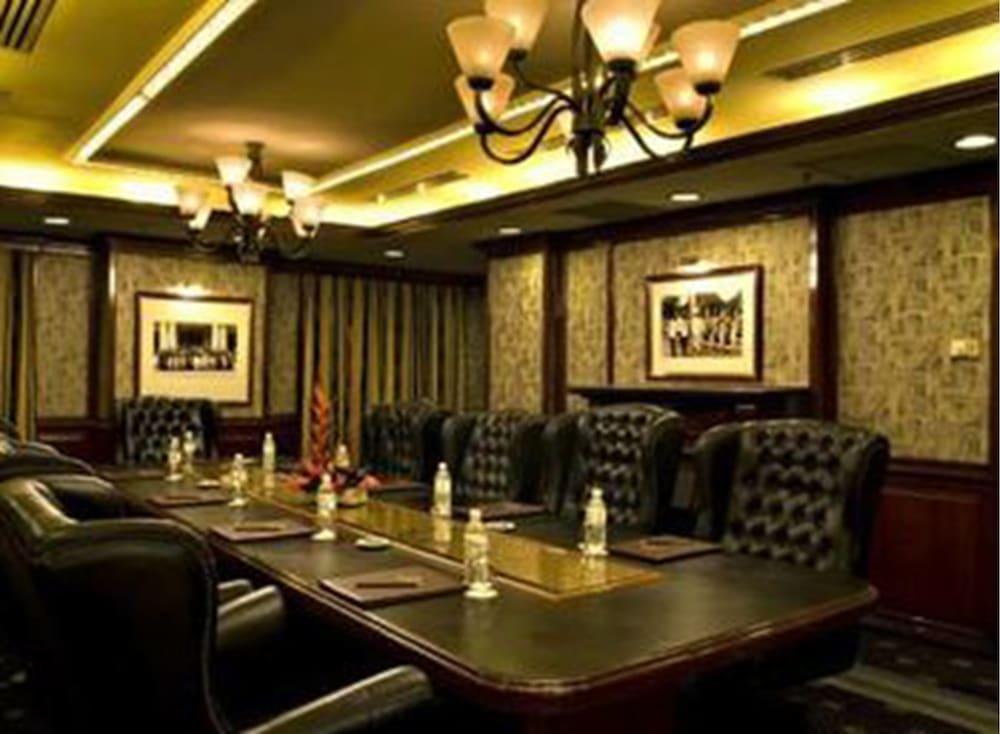 Hotel Merdeka Palace &