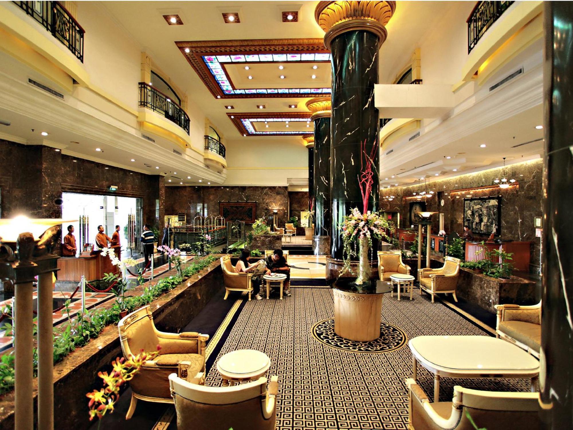 Hotel Merdeka Palace & 4*