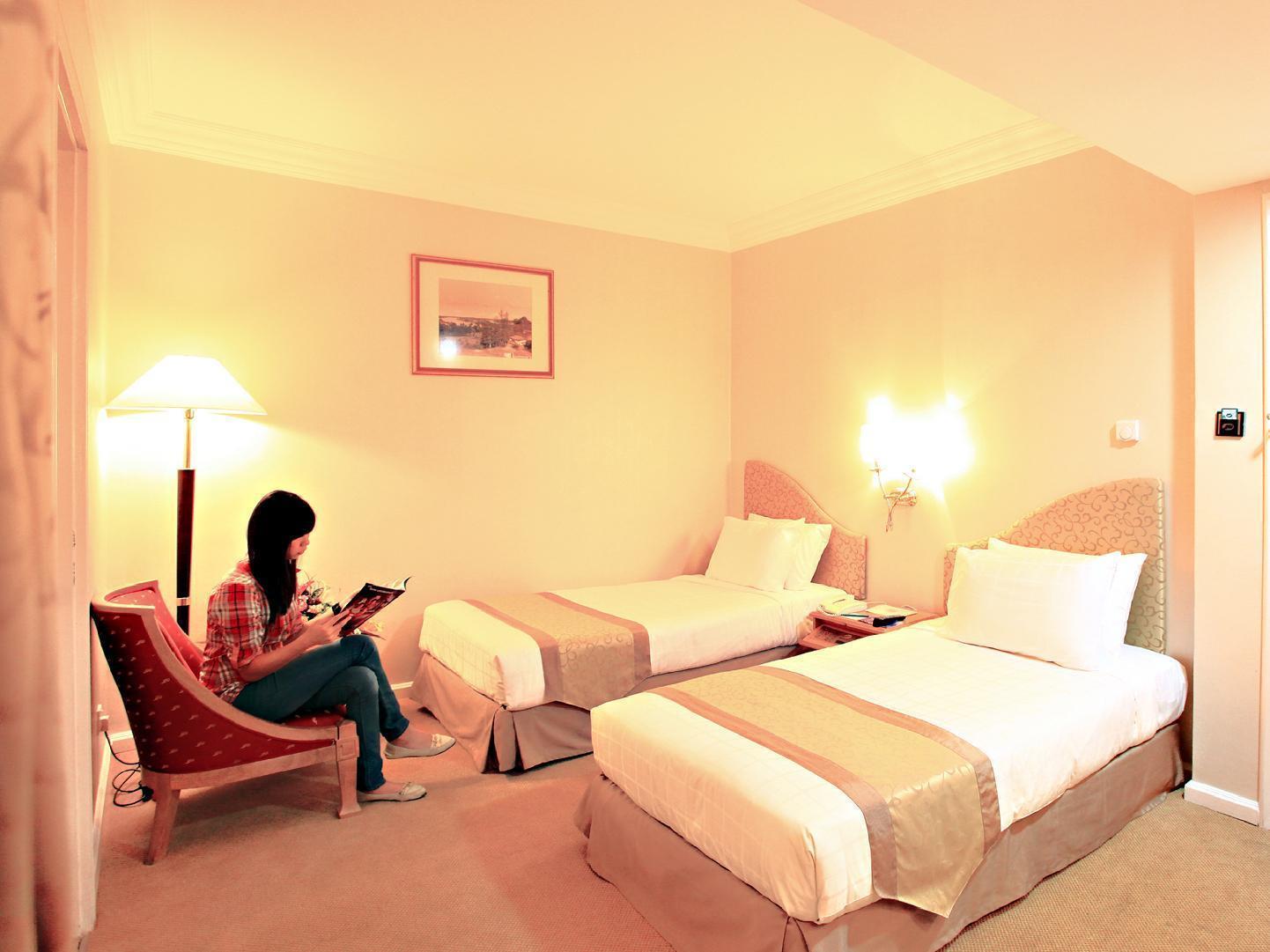 Merdeka Palace & 4*